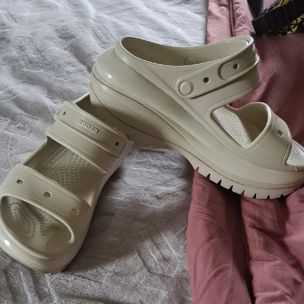 CROCS Off-White Platform Sandals